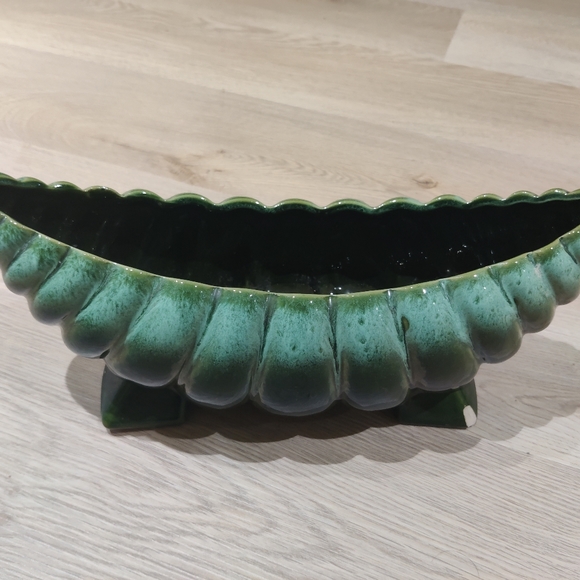 Green Planter - Picture 1 of 3